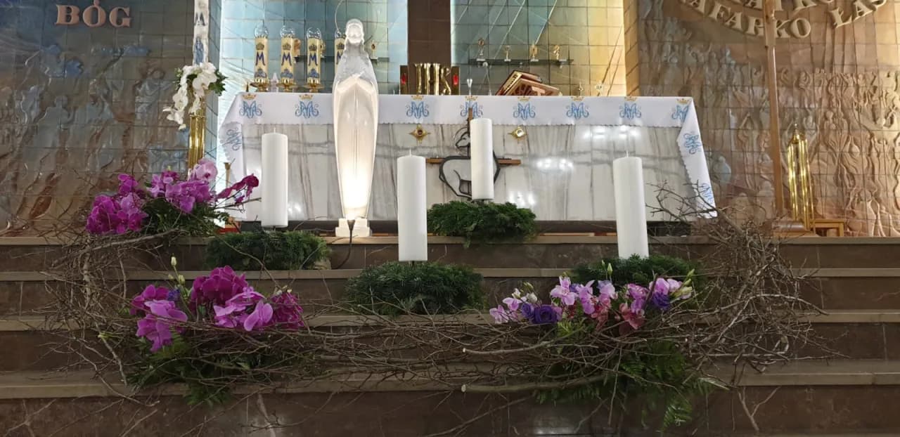 Jak udekorować kościół na adwent: inspiracje, które zachwycą wiernych