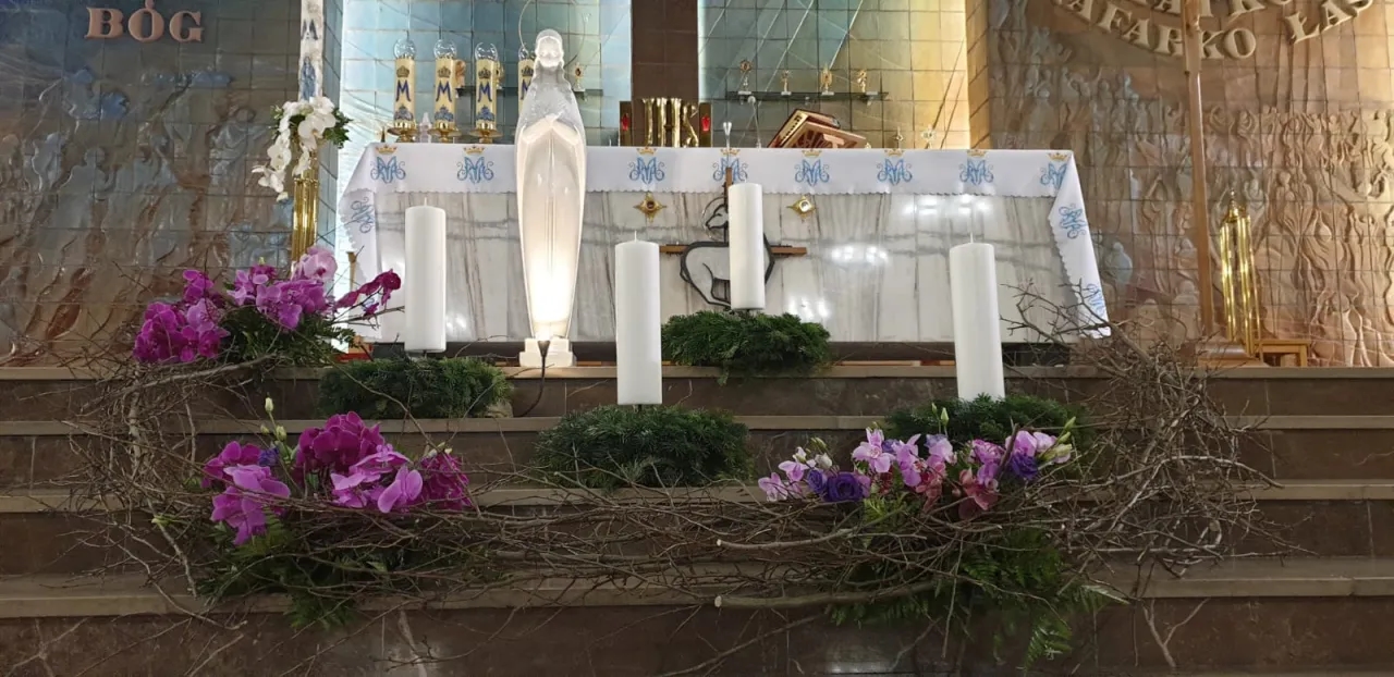 Jak udekorować kościół na adwent: inspiracje, które zachwycą wiernych