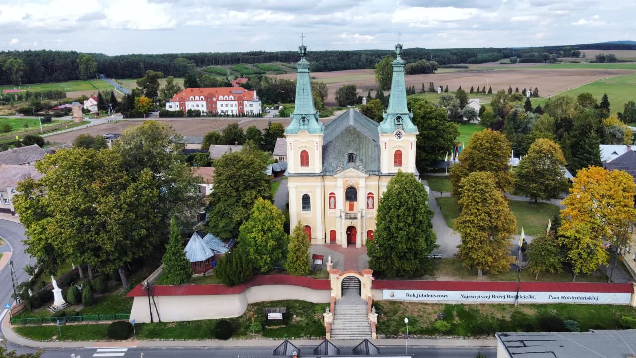 Rokitno sanktuarium: historia cudownego obrazu i jego znaczenie