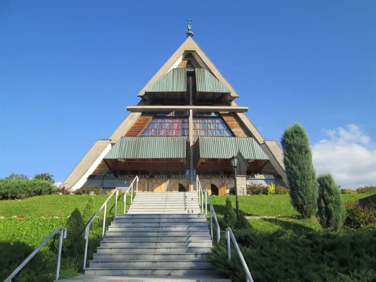 Sanktuarium MB objawiającej cudowny medalik w Zakopanem - co warto wiedzieć?